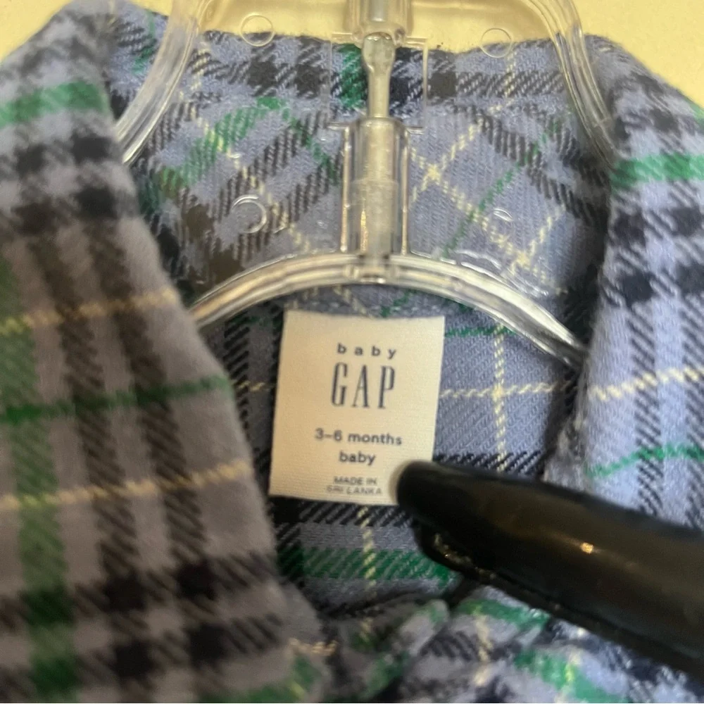 GAP Baby Flannel Bodysuit 3-6 months‎